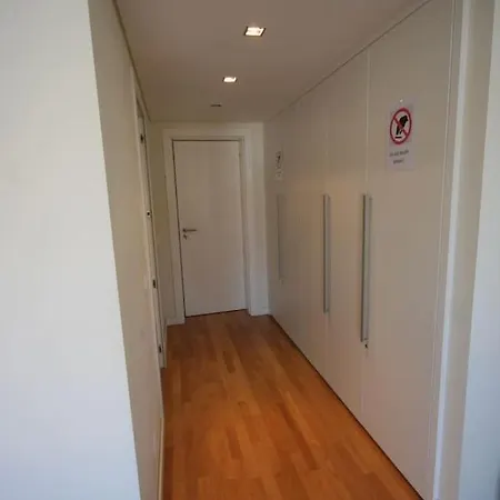 Modern In Luxurious Apartment *