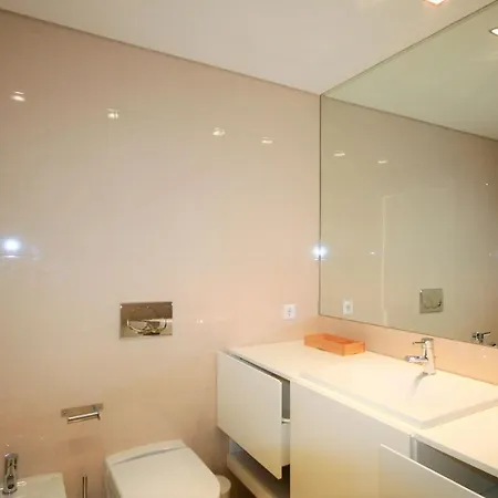 Modern In Luxurious Apartment *